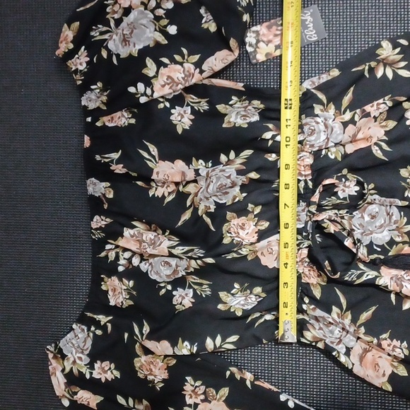 BLUSH top.  Floral flowy top, off shoulder shirt w/ elastic waist.  Medium. NWT - Picture 9 of 15